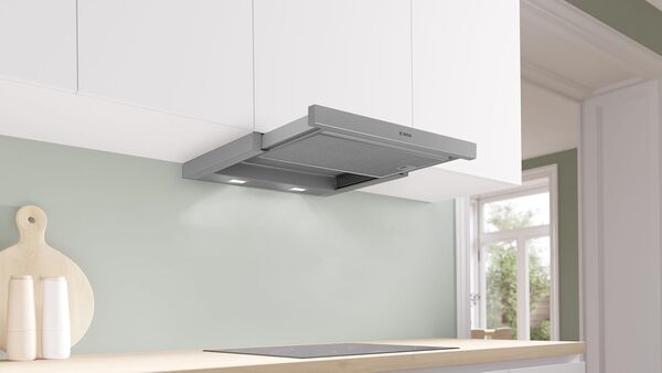 Bosch Serie 4 DFR067A52 hotte Semi-intégrée (semi-encastrée) Argent 399 m³/h A [Classe énergétique A]
