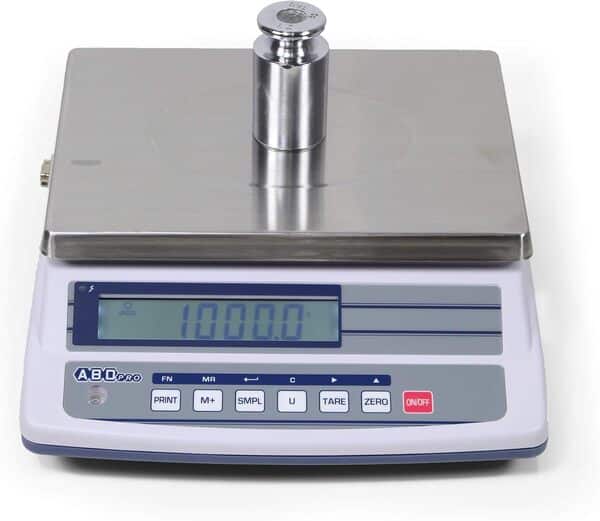 ABDPRO ABD Balance - Balance Compacte Portée 6 kg/Précision 0,2 g - Balance Professionnelle Haute Qualité - Grand Plateau 23 x 33 cm - Écran LCD Rétro-éclairé - Autonomie Jusqu'à 80h - Garantie 1 an