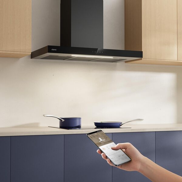 Ciarra Hotte de Cuisine 90cm Classe A+++ 650m³/h, WIFI & Commande Tactile, 4 Vitesses & Boost, Filtre à Charbon Inclus, Recyclage ou Évacuation, Affichage LED – Noir – CBCB9102 [Classe énergétique A+++]