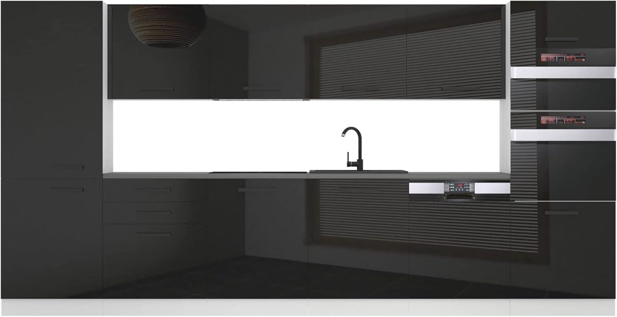 Test de la cuisine équipée Belini Naomi : design noir brillant