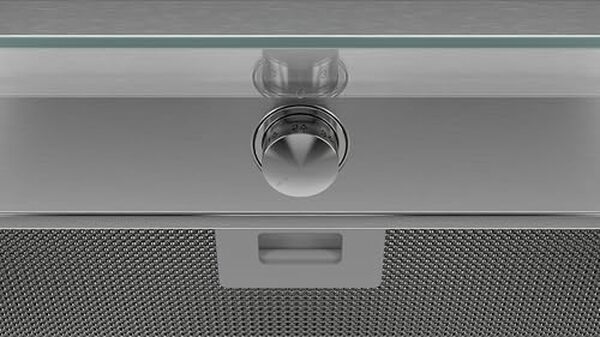 Découvrez notre test complet de la hotte Bosch DBB66AF50 : une alliance parfaite de performance et d'élégance grâce à son design inoxydable. Profitez d'une cuisine sans odeurs  !