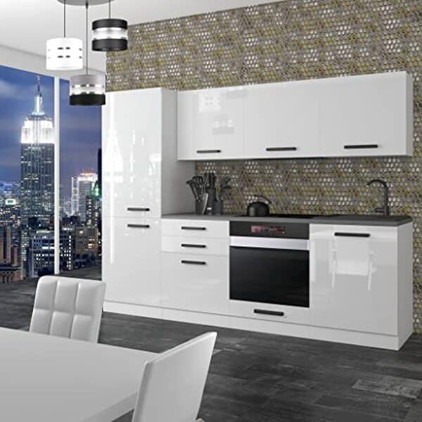 Découvrez notre test complet de la cuisine équipée Belini Sandy. Élégance et fonctionnalité réunies en 240 cm avec son design blanc brillant. Idéal pour un espace moderne et pratique.