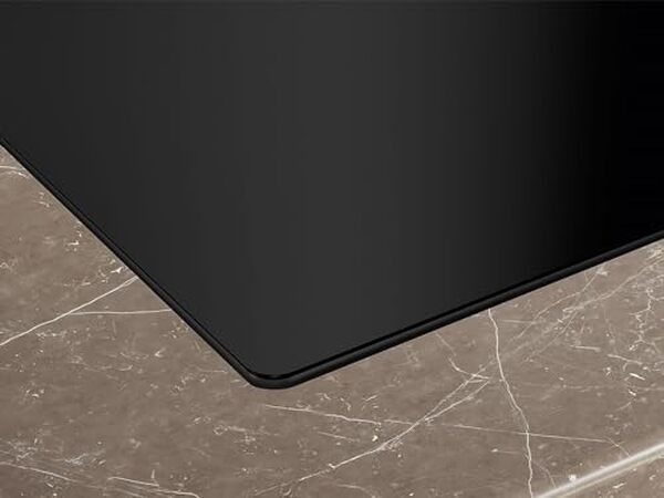 Explorez notre test détaillé de la plaque de cuisson Siemens iQ300 ED811BS16E. Évaluation des performances, design et efficacité de la hotte intégrée pour une cuisine moderne et pratique.