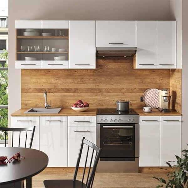Découvrez notre test complet de la cuisine Vicco Fame-line 240 cm. Élégant design blanc brillant et chêne doré, qualité et prix : tous nos avis et conseils.